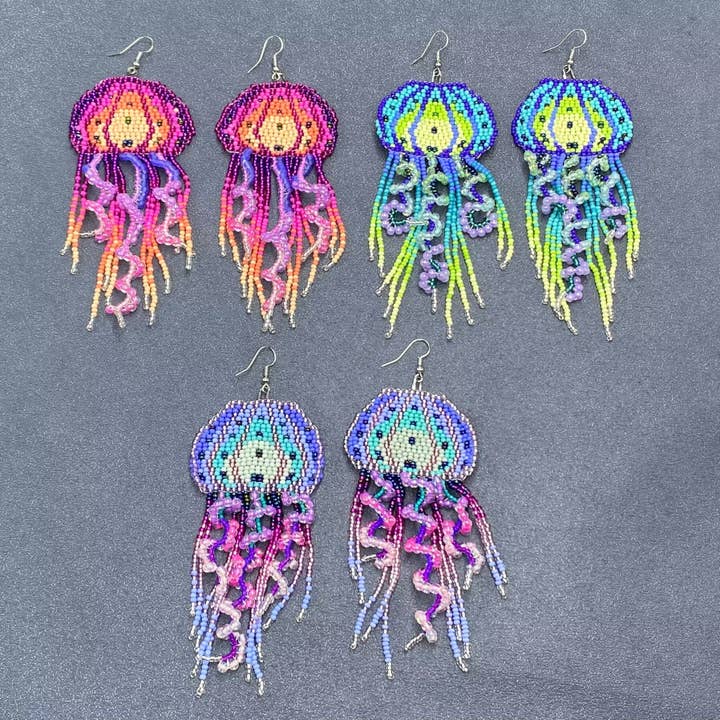 Mio Queena – wholesale Hängande örhängen – Färgglada örhängen med fransar och fransiga manetfröpärlor – SB1