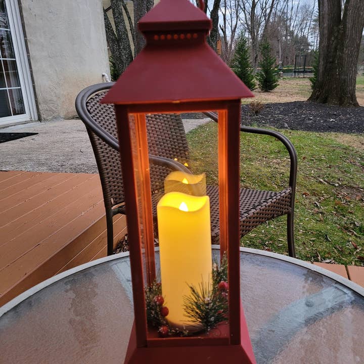 Green Pastures Wholesale - Vendita all'ingrosso Lanterne - Lanterna rossa con una o tre candele LED tremolanti
