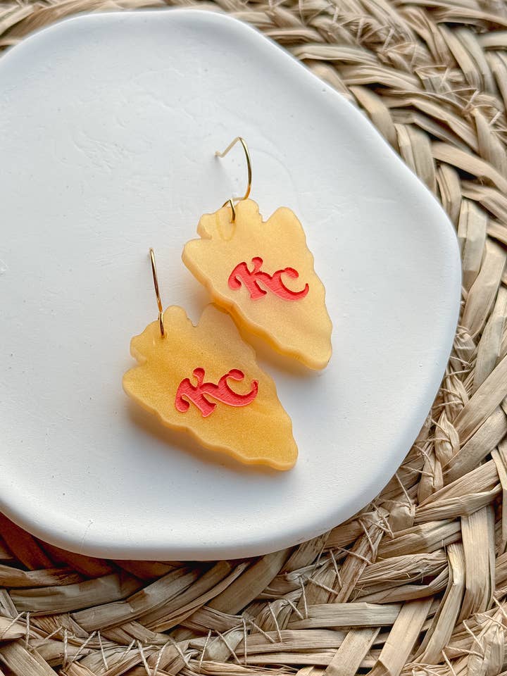 KC Arrowhead Akryl Dinglar för wholesale av TART Design Co. LLC