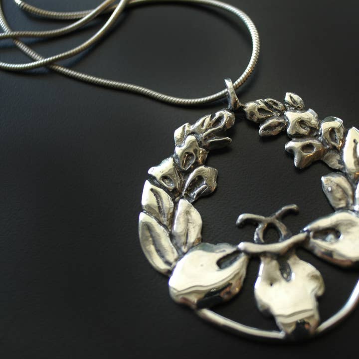 Collana Passion Flower per la vendita all'ingrosso da parte di Hi Octane | SilverBotanica