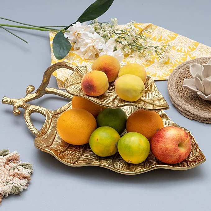 The Wine Savant /  Khen Glassware - Wholesale Dienblad - Goudblad 2-laags serveerschaal middenstuk door Gute6