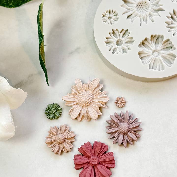 Tera Clay - Wholesale Craft Supplies - Stud Floral Mold #82