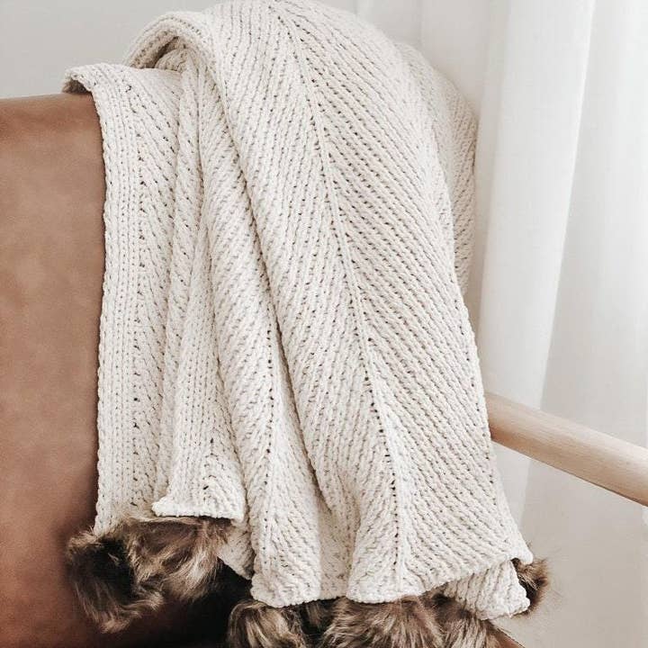 Knit Throw Blanket - Cream Faux Fur Pom Knit Throw Blanket | for wholesale by DWELL Home Shoppe