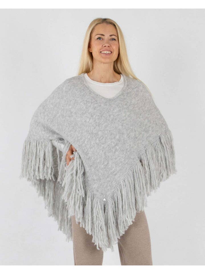 Merete Dèhn – wholesale Poncho – Women's – Sarah Poncho - Alpaca & Merino Wool1