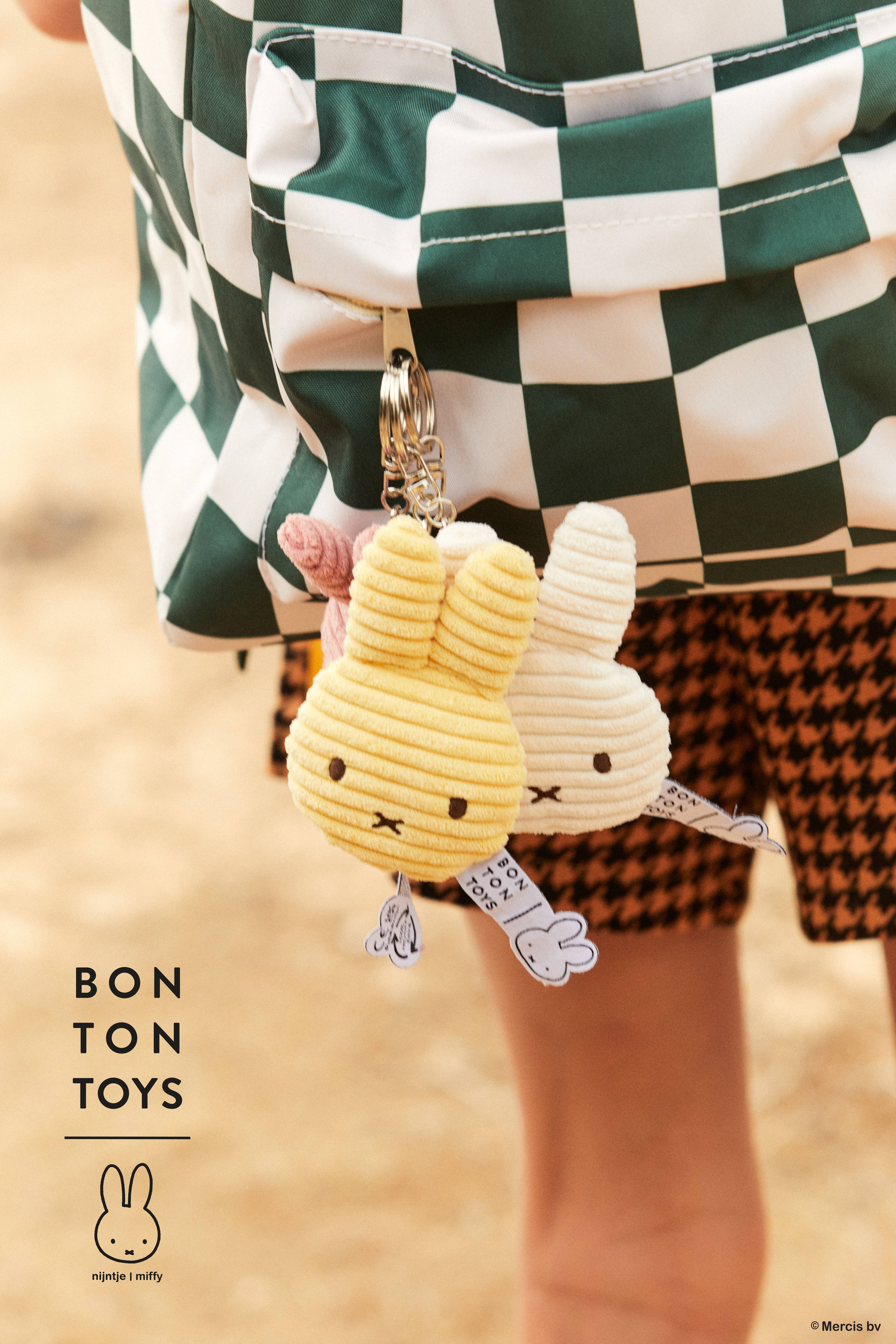 Miffy by S-c Brands - Wholesale Keychain - Kids - Miffy Flat Keyring Corduroy ECO White 10cm1