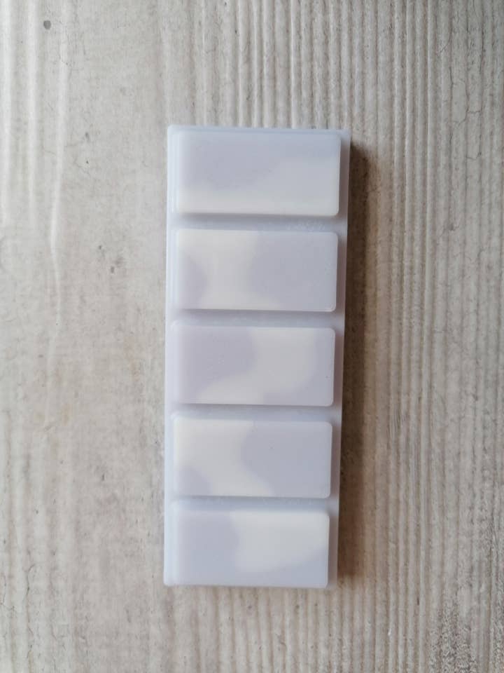 Lavender and Coconut Milk Snapbar for wholesale by Bee-utiful Fragrances