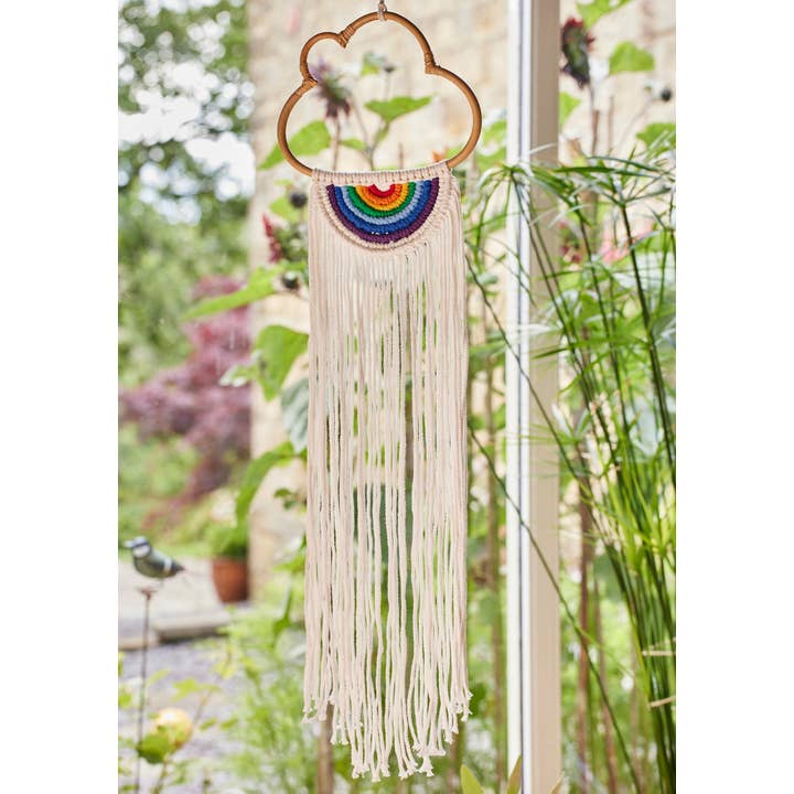 Namaste – Großhandel Deko-Quaste – Regenbogen-Wolken-Makramee-Hängedekoration