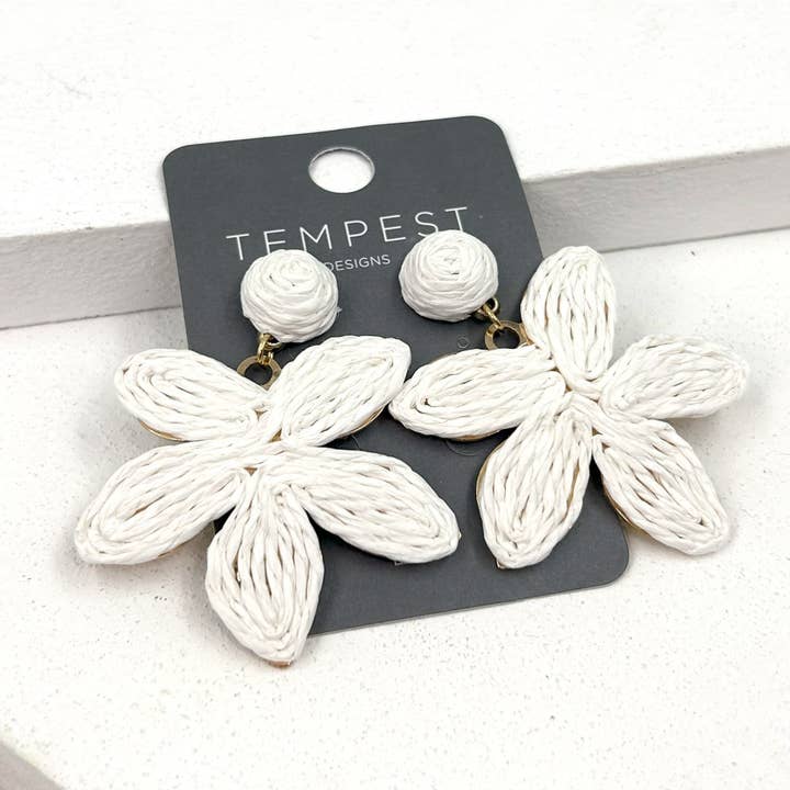 Pendientes de flores con incrustaciones de ratán para venta al por mayor de Tempest Designs