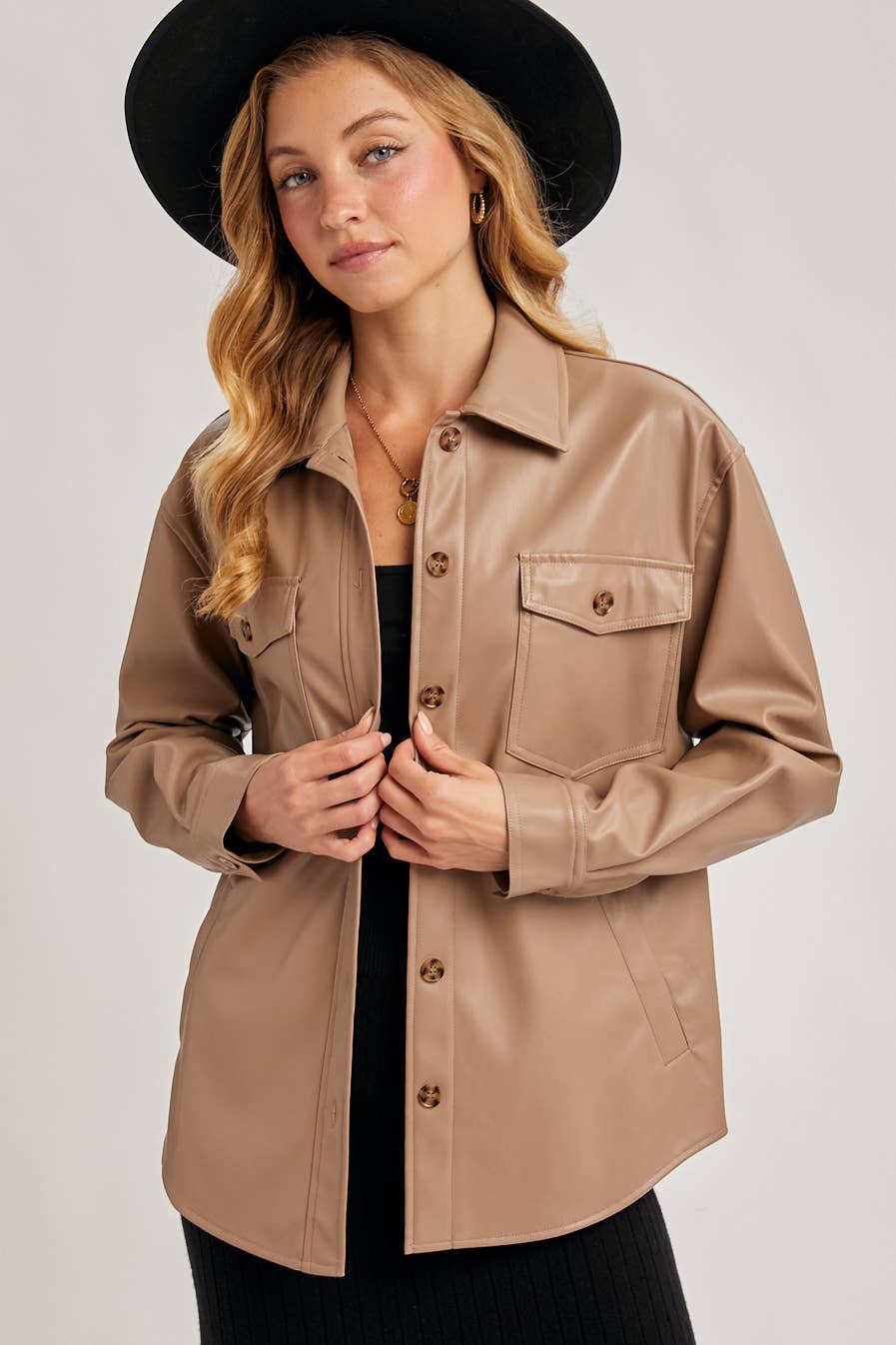 Bluivy - Vendita all'ingrosso Giacca a camicia - Donna - SHACKET IN PELLE VEGANA11