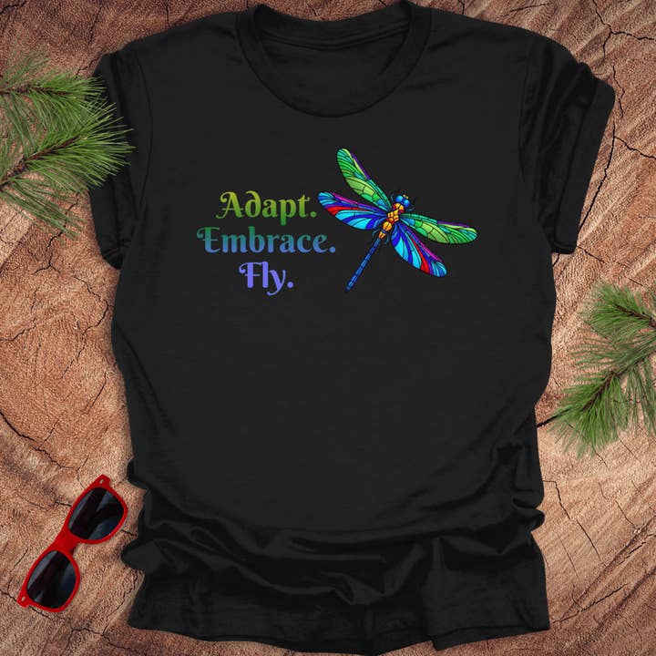 Adaptez le T-shirt Dragonfly pour la vente par Wandering Owl Adventure Co.
