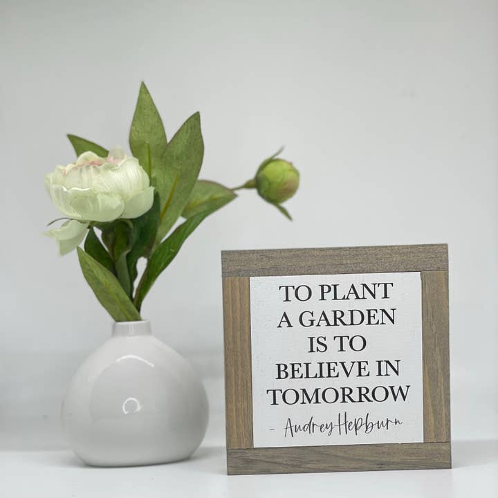 Piantare un giardino è credere nel domani - Audrey Hepburn per la vendita all'ingrosso da parte di Bog Road Designs