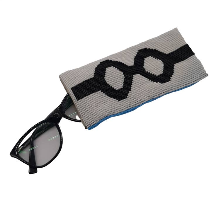 Estojo para óculos com esferas de vidro preto com especificações sobre fundo branco por atacado de La Casa Cotzal S.A.