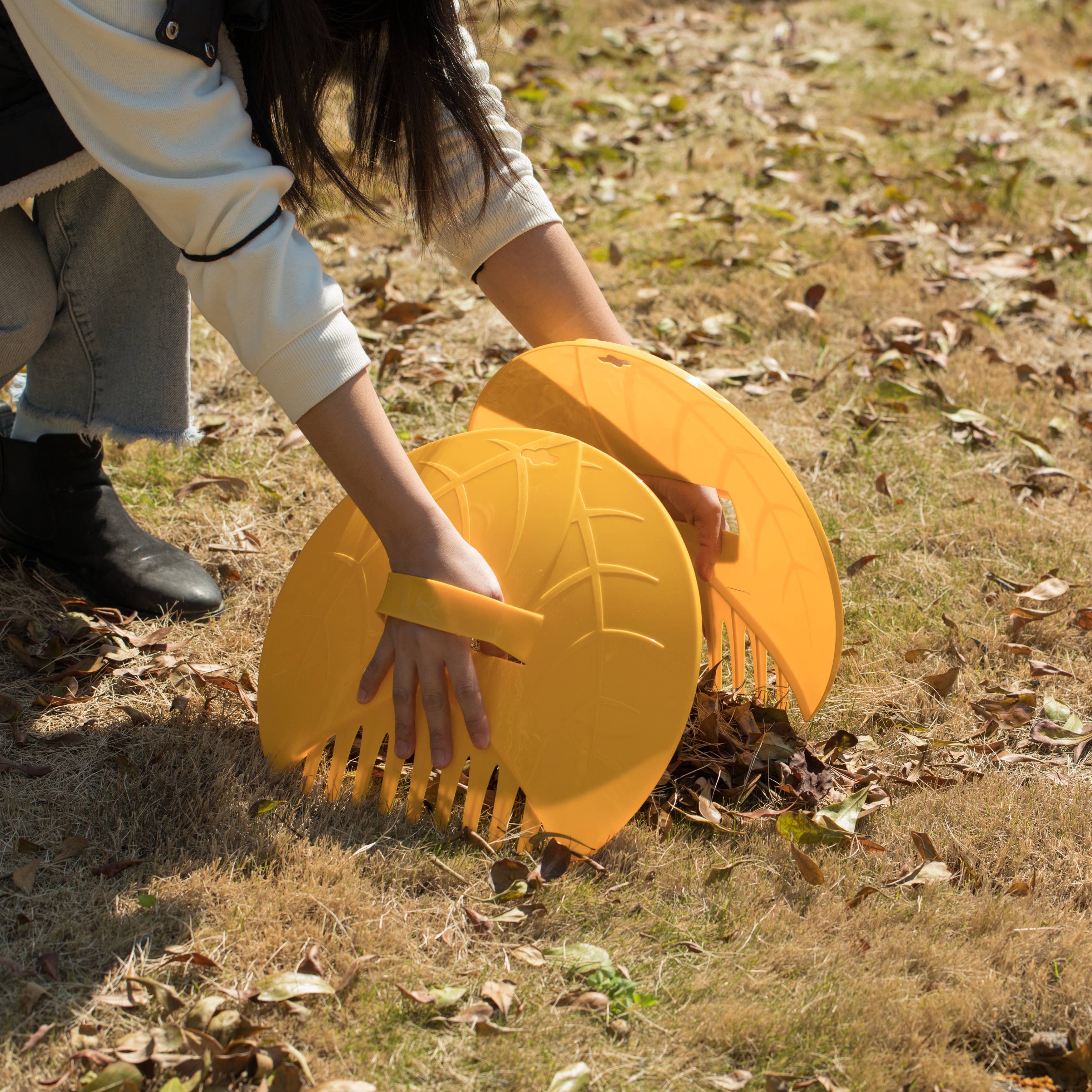 Quickway Imports - Wholesale Garden tool - Decorative Pair of Leaf Scoops, Hand Rakes8