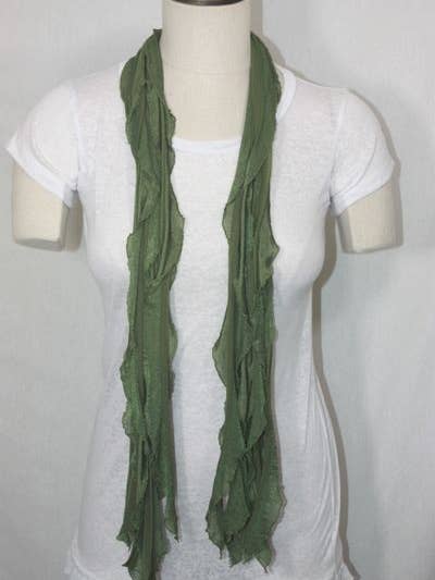 Écharpe flottante vert olive foncé pour la vente par AIR Artsy Accessories