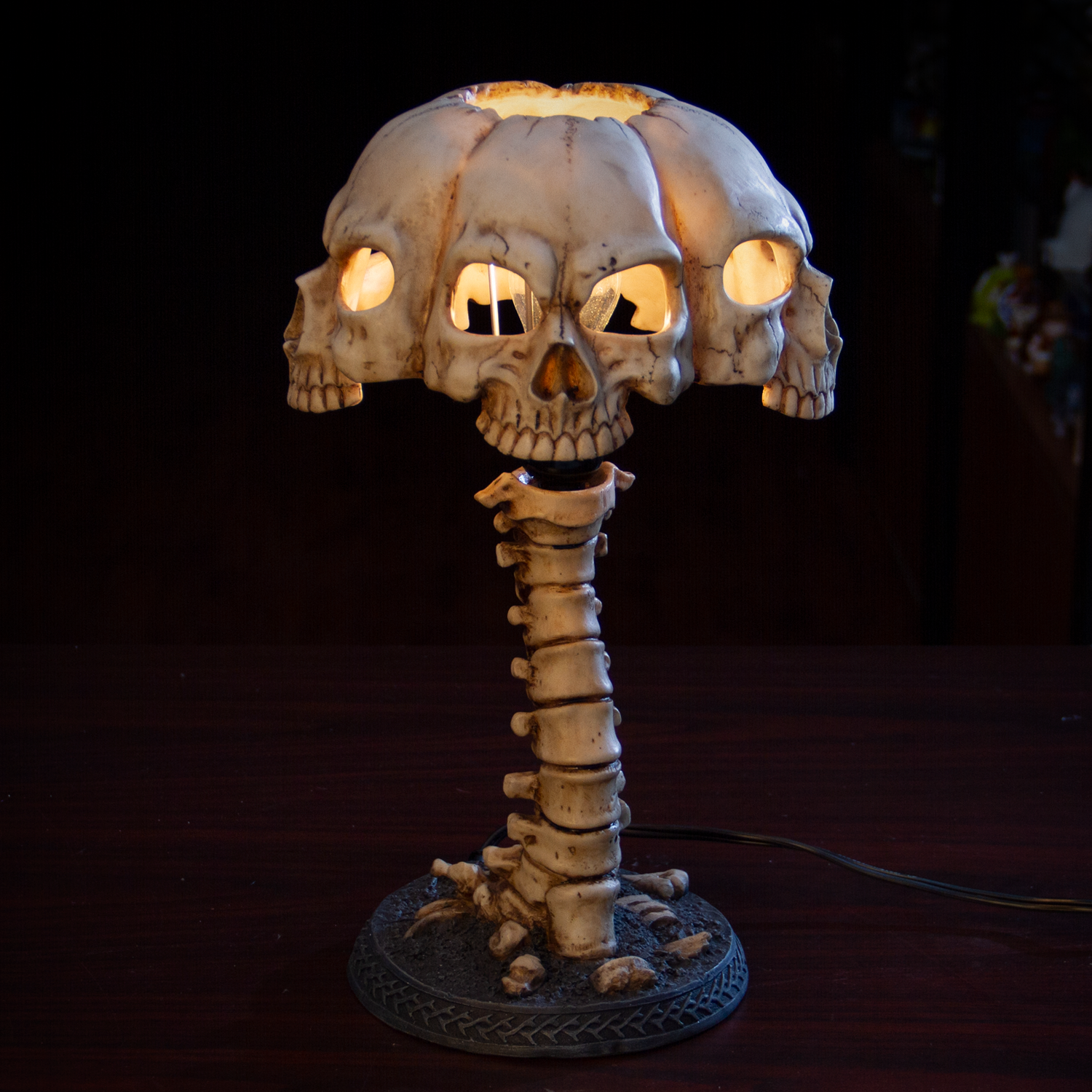 Pacific Trading – wholesale Accent/desk lamp – Skull Lamp5