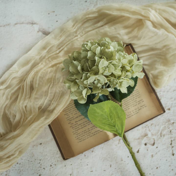 Ragon House – Großhandel Künstliche Blumen – 22" GRÜNE HORTENSIENSPRAY0