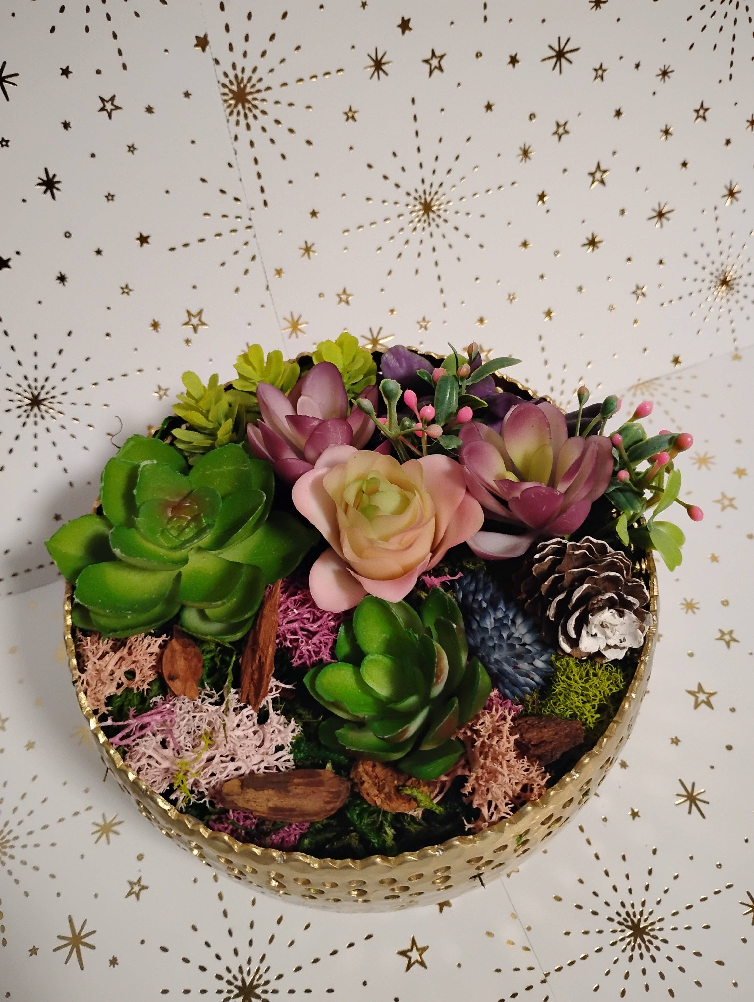 Ethereal Elements CT - Venta al por mayor Velas de diseño llamativo - Jardín de Suculentas en Cuenco de Metal Dorado Vela de Soja Lluvias de Abril9