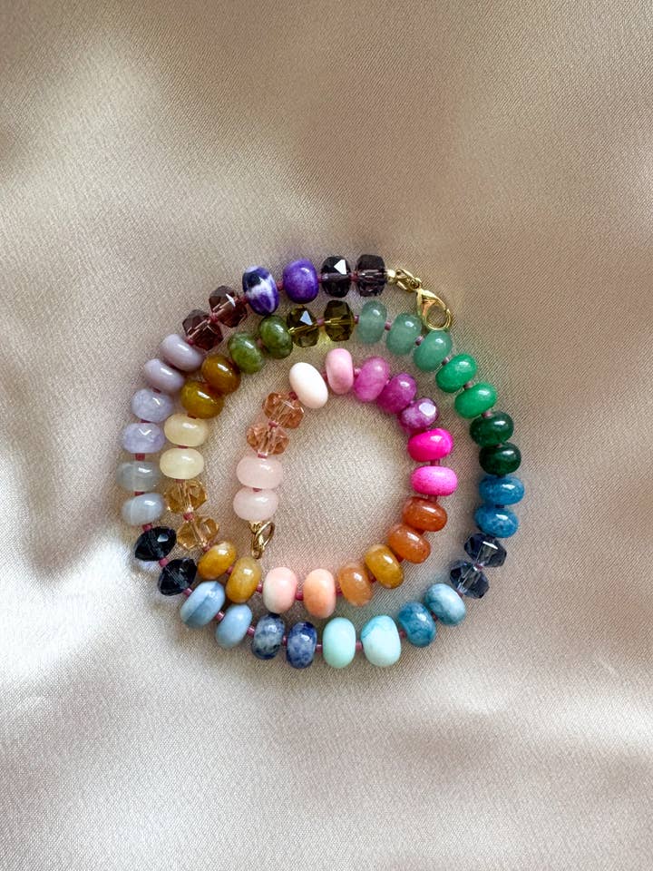 Collier Cascade Arc-en-ciel en Pierres Précieuses Perlées pour la vente par Hello Heather