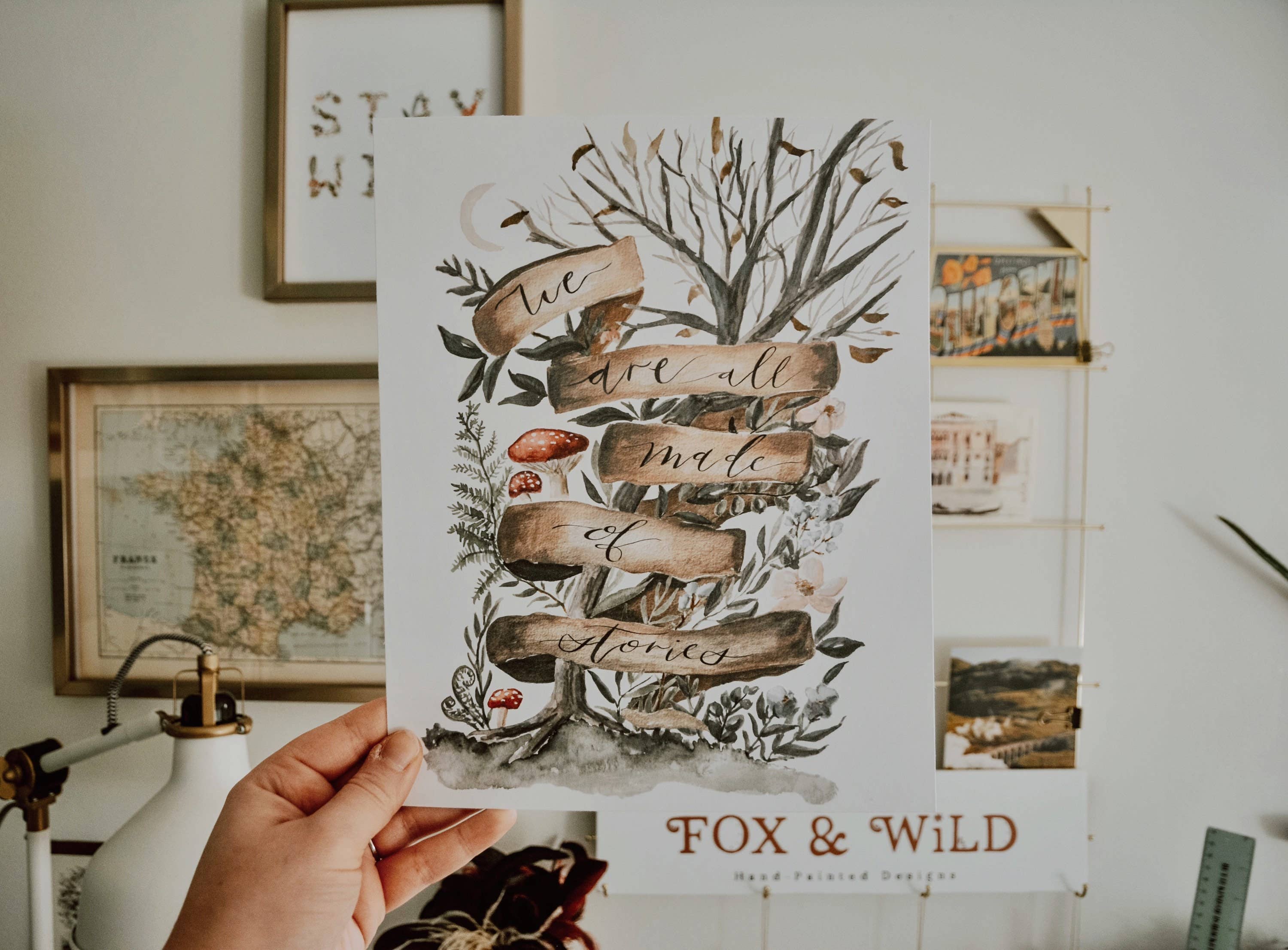 Fox and Wild - Vente Affiche d'art - Nous sommes tous faits d'histoires/Imprimé forêt fantaisiste4