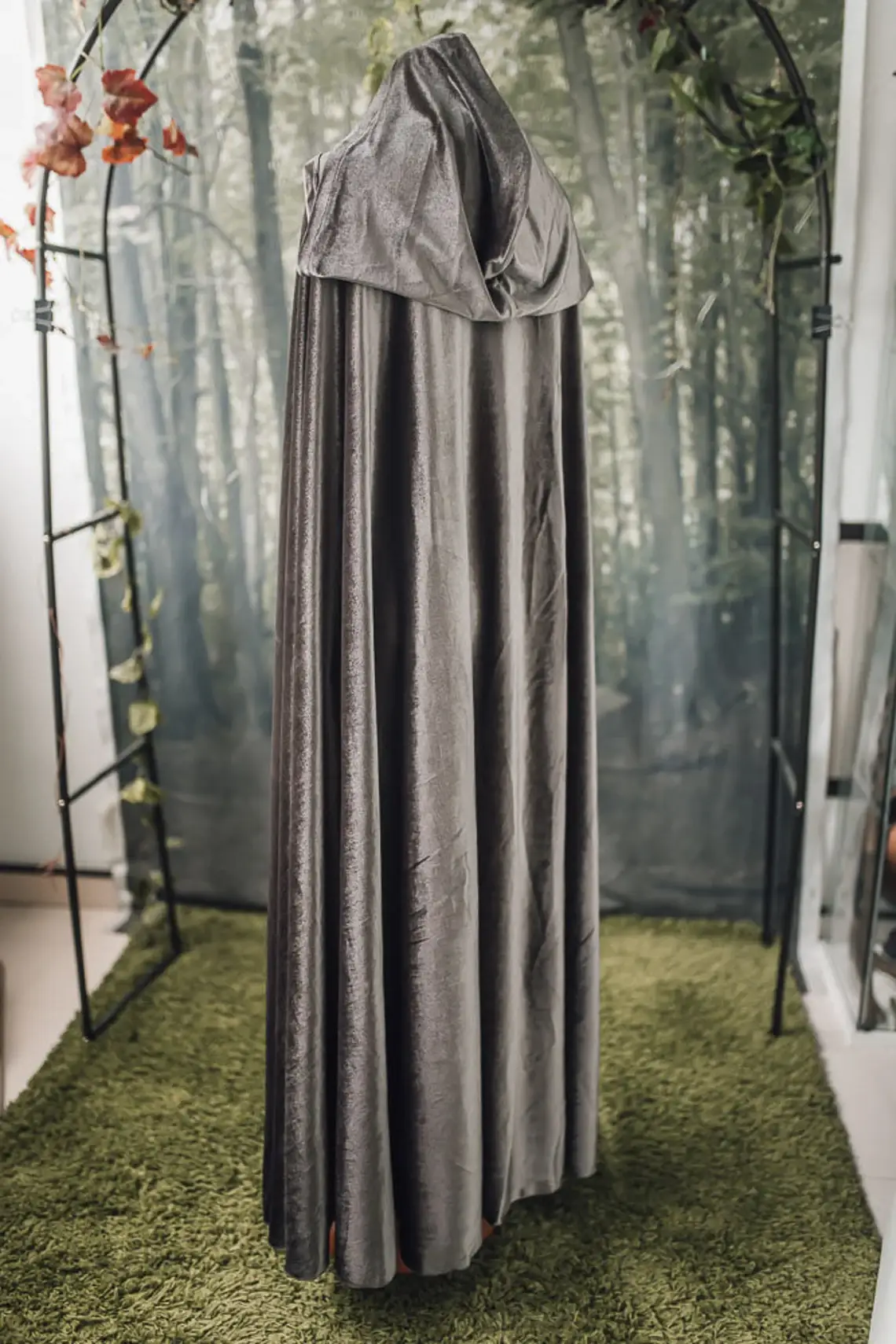 Costurero Real - Wholesale Cape - Women's - Silver Velvet hooded cape dark grey elven fantasy cloak3