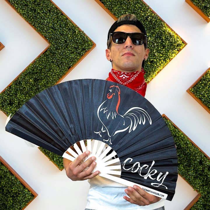 Fan arrogant pour la vente par The Gay Fan Club