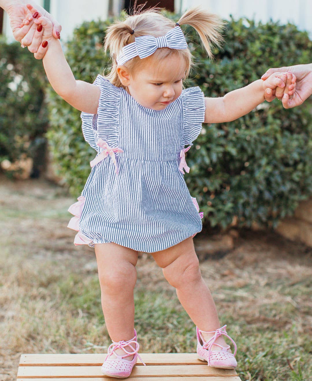 bleu Barboteuse Classique à Volants en Seersucker Bleu pour Bébé Fille en vente sur Faire2