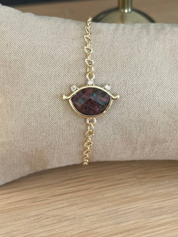 Pulseira dourada EMILE - Olho com pedra rosa por atacado de Innaya