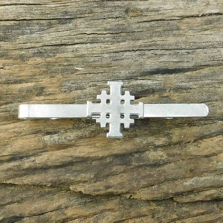 William Sturt Fine Pewter - Vente Pince à cravate – homme - Toboggan croix de Jérusalem - Coulée à la main lisse par William