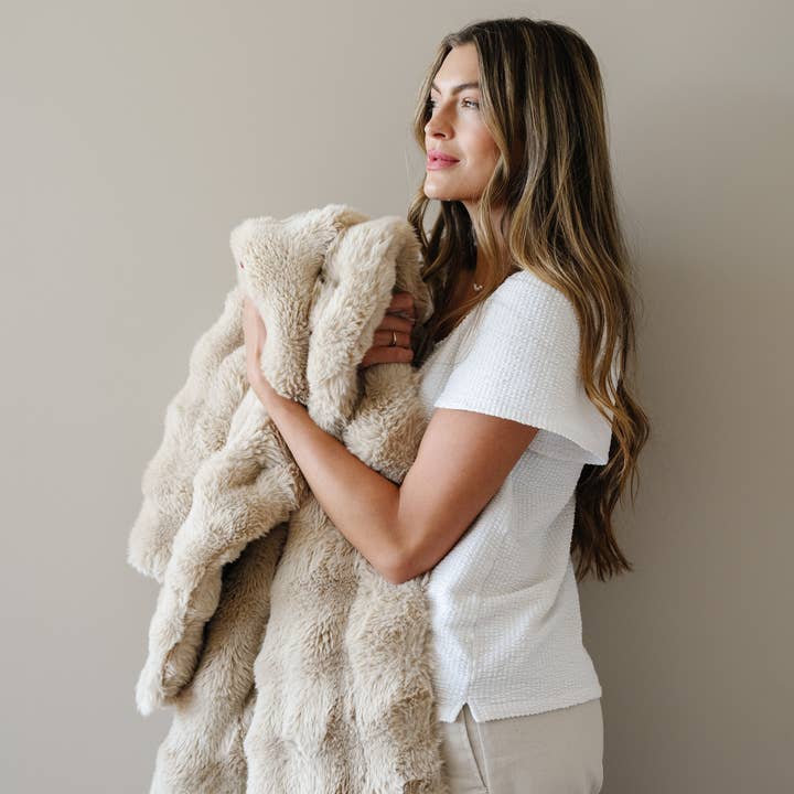 Saranoni - Wholesale Throw Blanket - PLUSH FAUX FUR THROW BLANKETS6