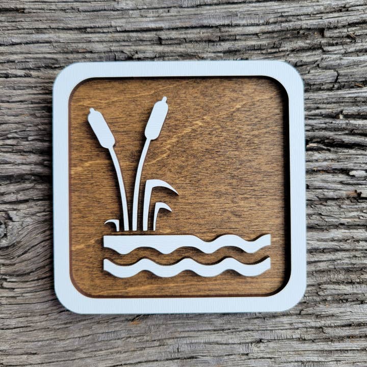 Panneau de Maison au Bord du Lac des Parcs Nationaux, Décoration de Camping en Bois Fait Main pour la vente par cherelle lynne