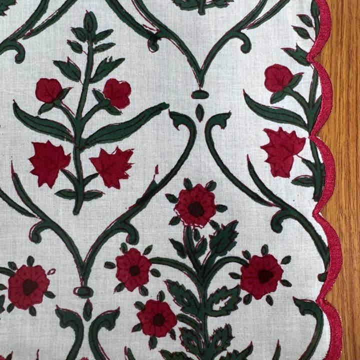Fabricrush - Wholesale Dinner & cloth napkin - Ruby Red and Emerald Green Embroidery Scallops Napkins8