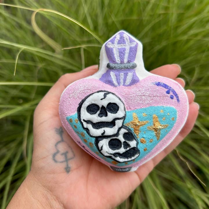Bombe de bain Potion Bottle pour la vente par Skye Luna Beauty