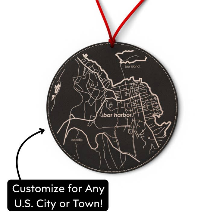 GRAVURE PERSONNALISÉE - Carte de ville / village des États-Unis - Ornement de Noël pour la vente par Well Told