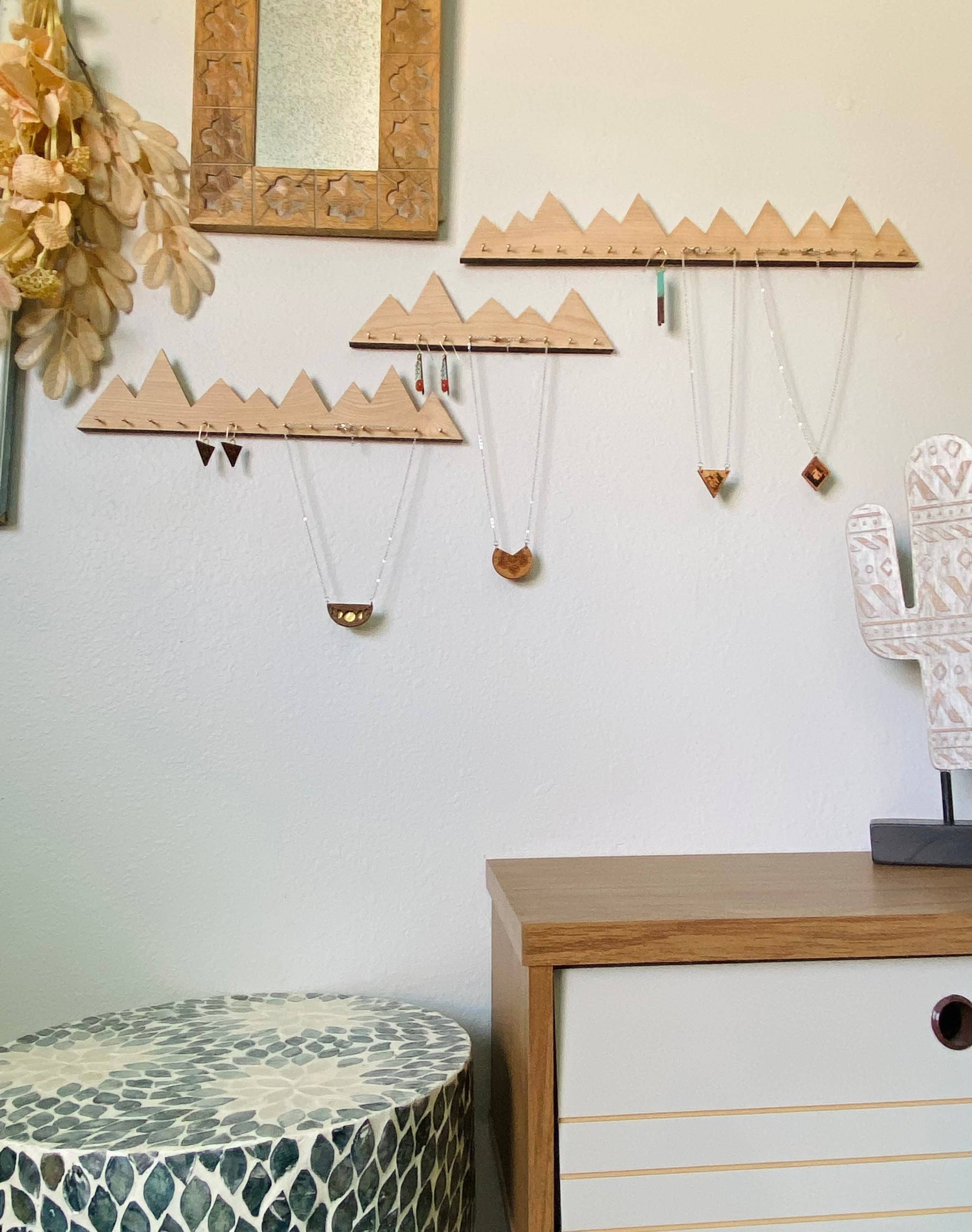  Joyero de pared organizador de joyas estante de exhibición de  madera rústica colgante soporte de joyería para aretes, collares, caja de  almacenamiento de joyería : Ropa, Zapatos y Joyería