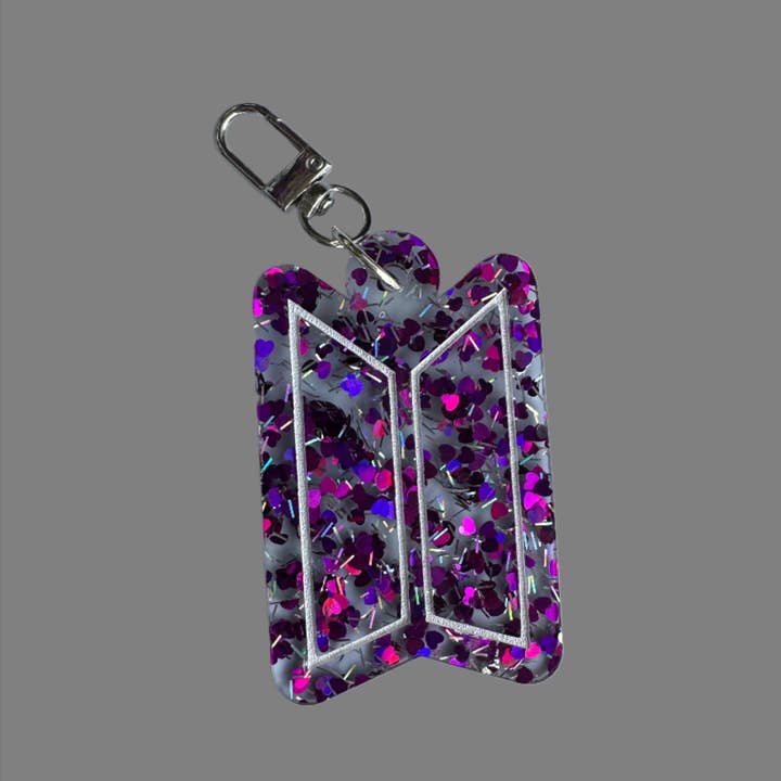 Lantern Pins – Großhandel Geldbörsen-/Taschenzubehör – Damen – BTS-Taschenanhänger — Verschiedene Modelle!11