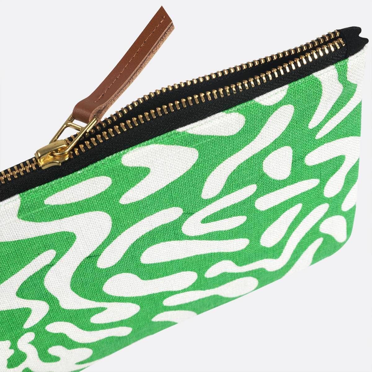 Safomasi - Wholesale Pouch - Women's - Green Golf Course Pouch1