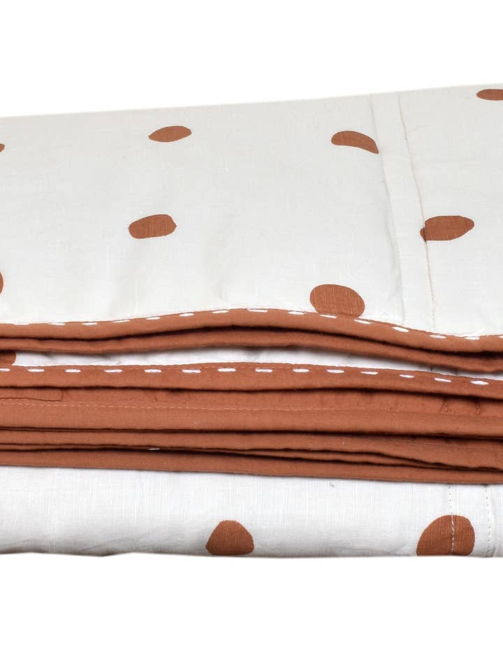 Couette pour lit simple Polkadot Bran, terre cuite et ivoire pour la vente par Little Nordic Sol