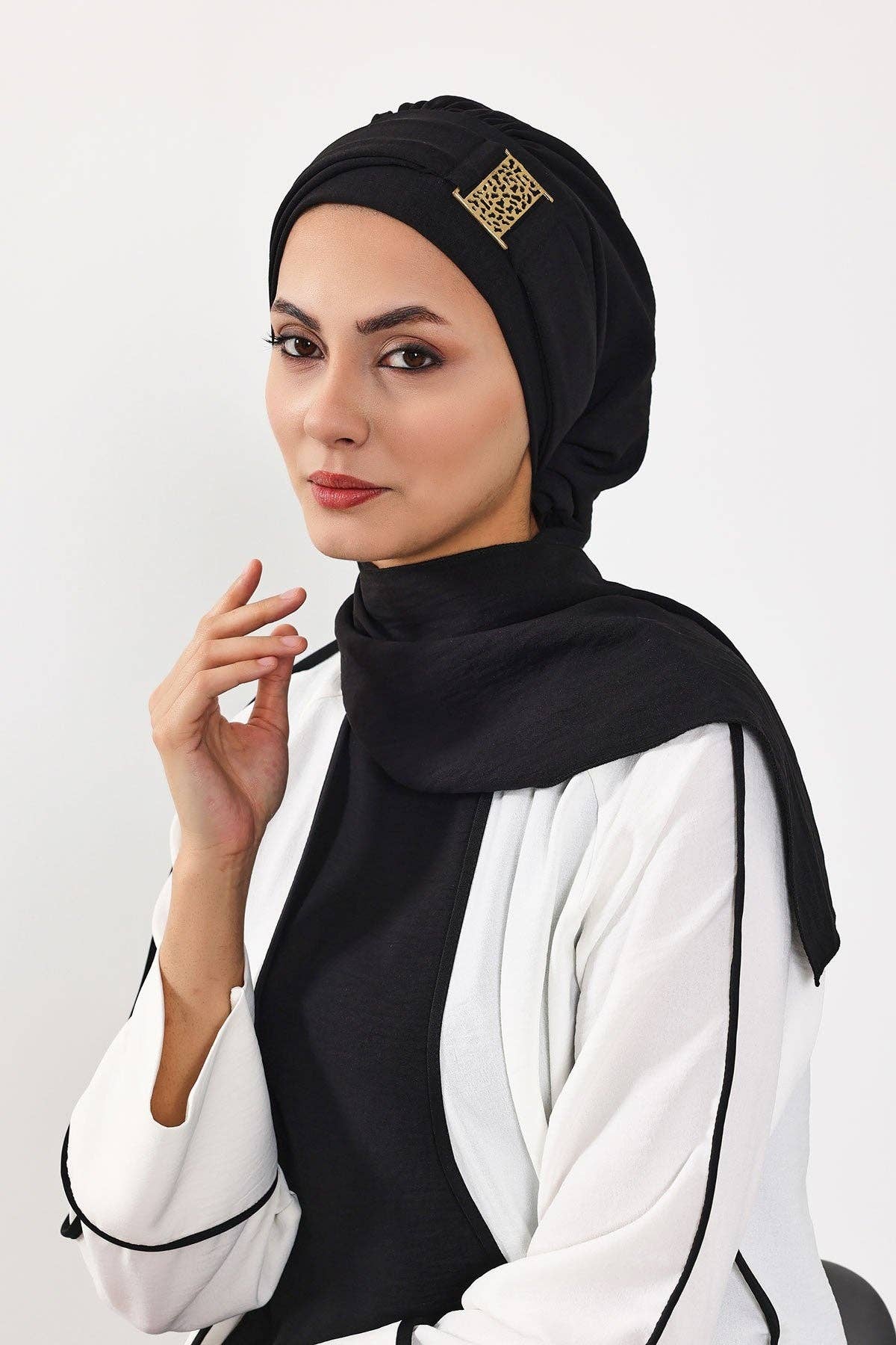 Aisha's Design – wholesale Hijab – Women’s – Modest Fashion Instant Aerobin Turban with Leopard Pattern Accessory, Pre-Tied Aerobin Hijab with Chic Metal Accessory,HT-11A7