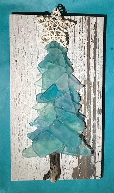 A SEAGLASS CREATION/SALTY SIGNS DESIGNS - Wholesale Artificial Christmas Tree - Shabby Plank Seaglass Christmas Tree - 14 in2