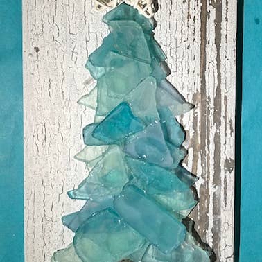 A SEAGLASS CREATION/SALTY SIGNS DESIGNS - Wholesale Artificial Christmas Tree - Shabby Plank Seaglass Christmas Tree - 14 in2