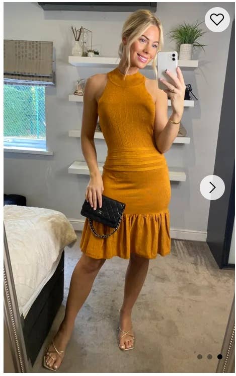 CY FASHION. LONDON – Engroshandel Kjole - Dame – Højhalset Plisseret Metallisk Kjole Knælængde I Guld0