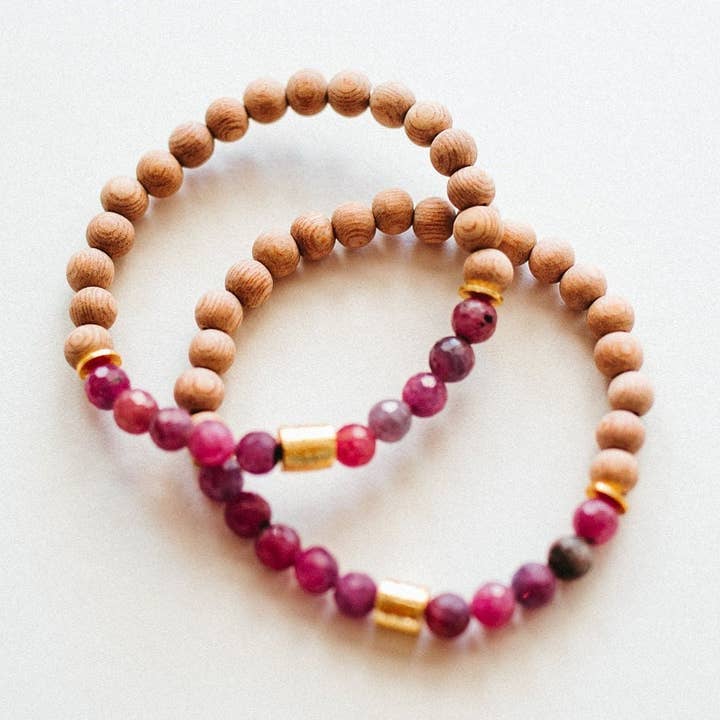 July Ruby Birthstone armband, rode Ruby Diffuser armband voor wholesale door Kelsey O’Brien Designs