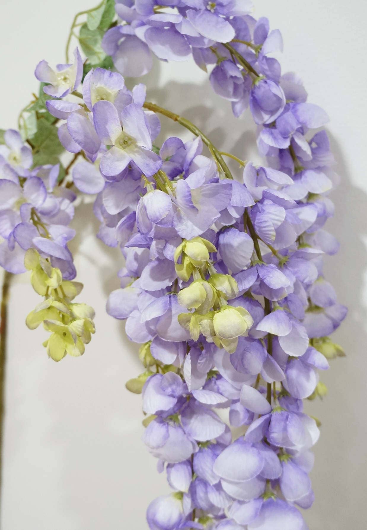 Sweet Home Deco – Flores artificiais por atacado – Spray de flor artificial de glicínia em seda de 110 cm, flores pendentes1