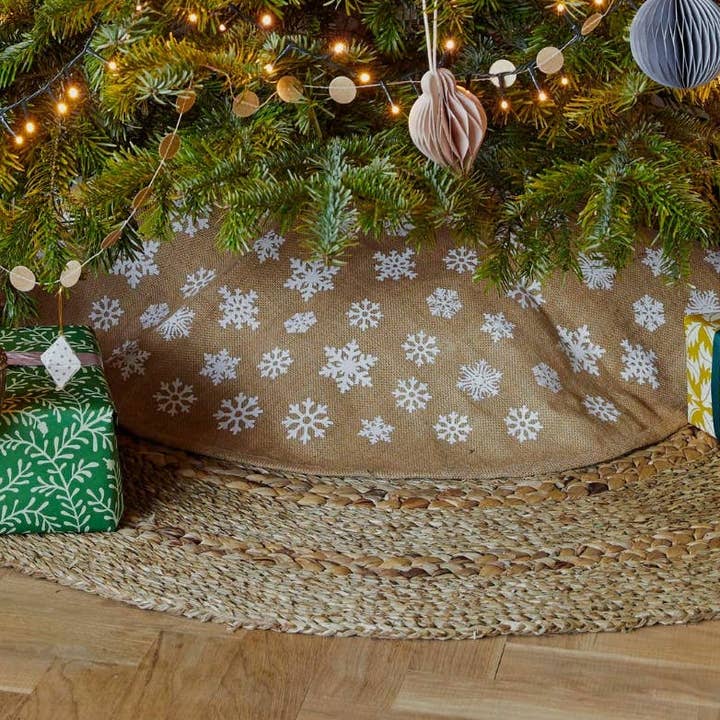 Ivyline Indoor Natural Jute Tree Skirt D46cm for wholesale by Ivyline International