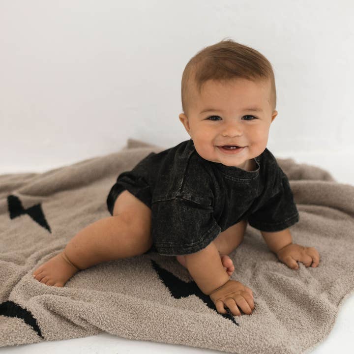 Forever French Baby - Wholesale Throw Blanket - Plush Blanket | Brown Lightning Bolt2