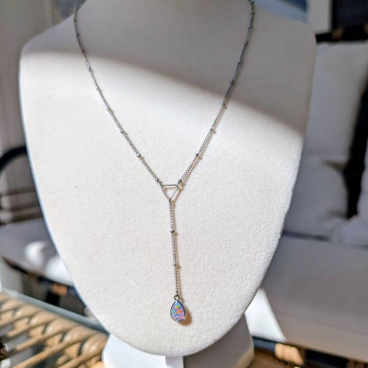 Sølv lariat-opal dråbehalskæde - lavendelopal for engroshandel hos TillyPad Studios