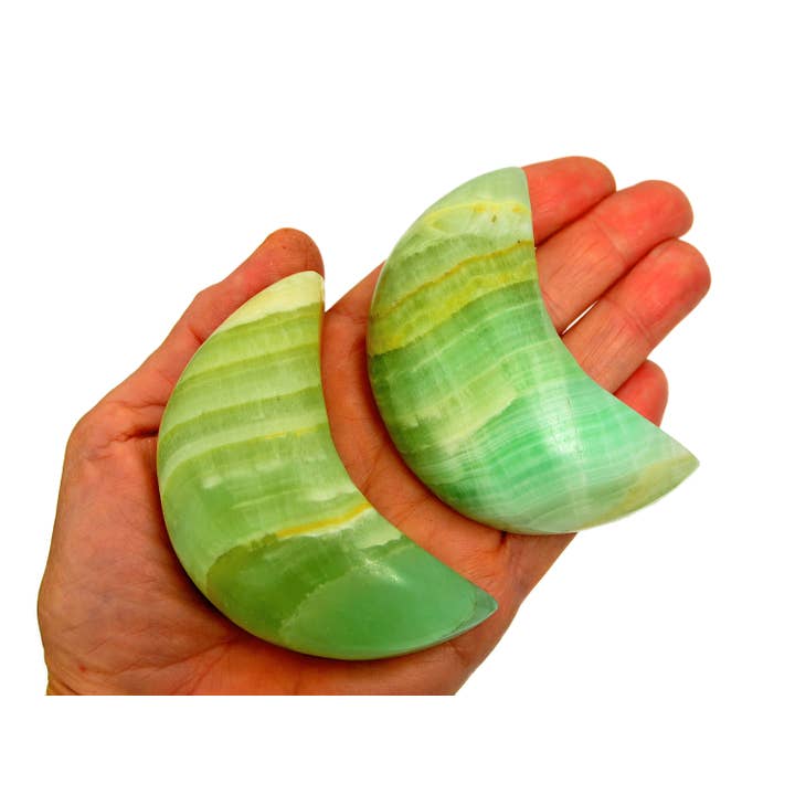 Kaia & Crystals – Großhandel Spiritueller Stein/Kristall – Mondförmiger Pistazien-Calcit (70 mm - 75 mm)