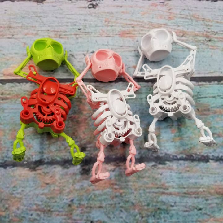 Clockwork Dancing Skull Prank Toy for wholesale by MIAS SHOP