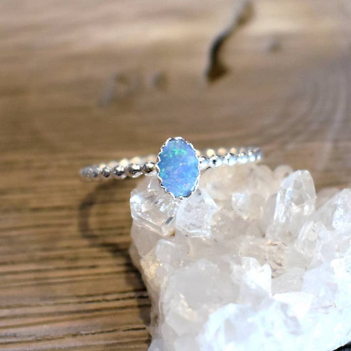 A Wild Violet – Großhandel Einzelstein-/Solitär-Ring – Australischer Opalring