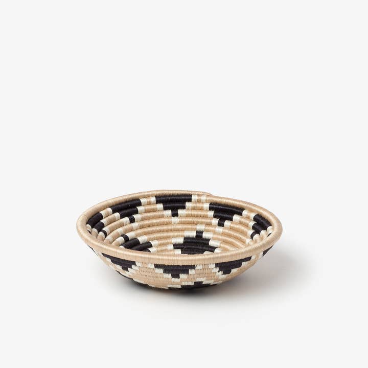 Villages Wholesale - Wholesale Decorative Plate/Dish/Bowl - Akaneri Handwoven Bowls Various Colours (2 Sizes)21